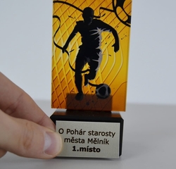 Skleněná fotbalová trofej 12 cm - hráč II