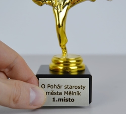 Soška karate na mramorovém podstavci 14 cm