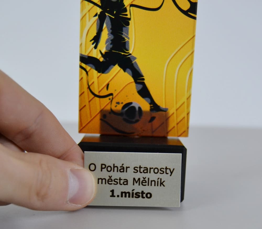 Skleněná fotbalová trofej 12 cm - hráč