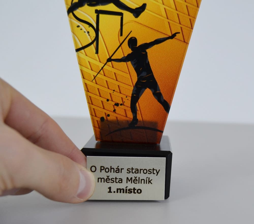 Skleněná Atletická trofej 15 cm